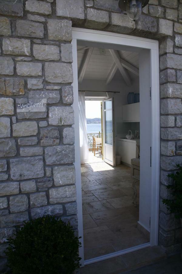 Mourayio Bed and Breakfast Hermione Buitenkant foto